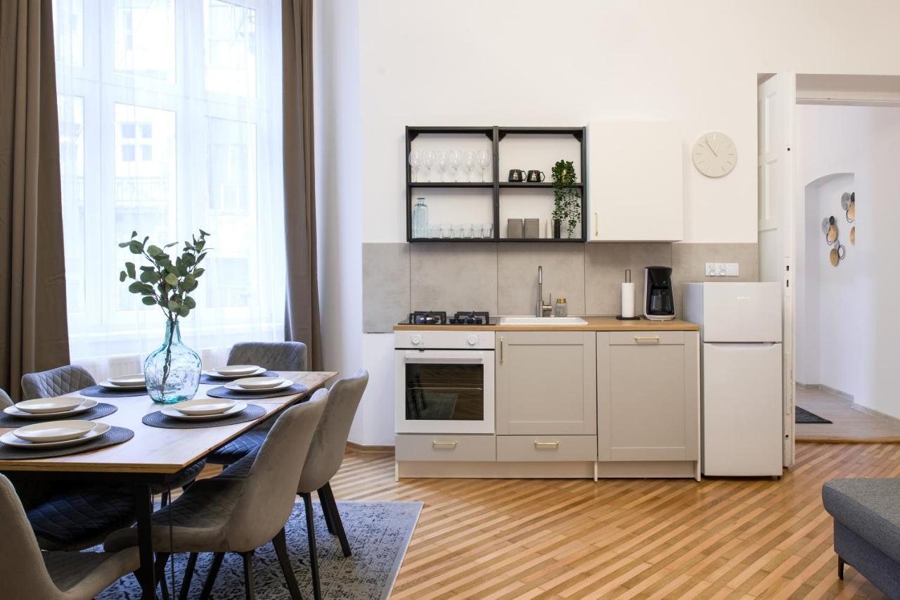 Wawelove Pilsudskiego - 3 Bedroom Apt. With Balcony And Free Parking! Kraków Exteriör bild