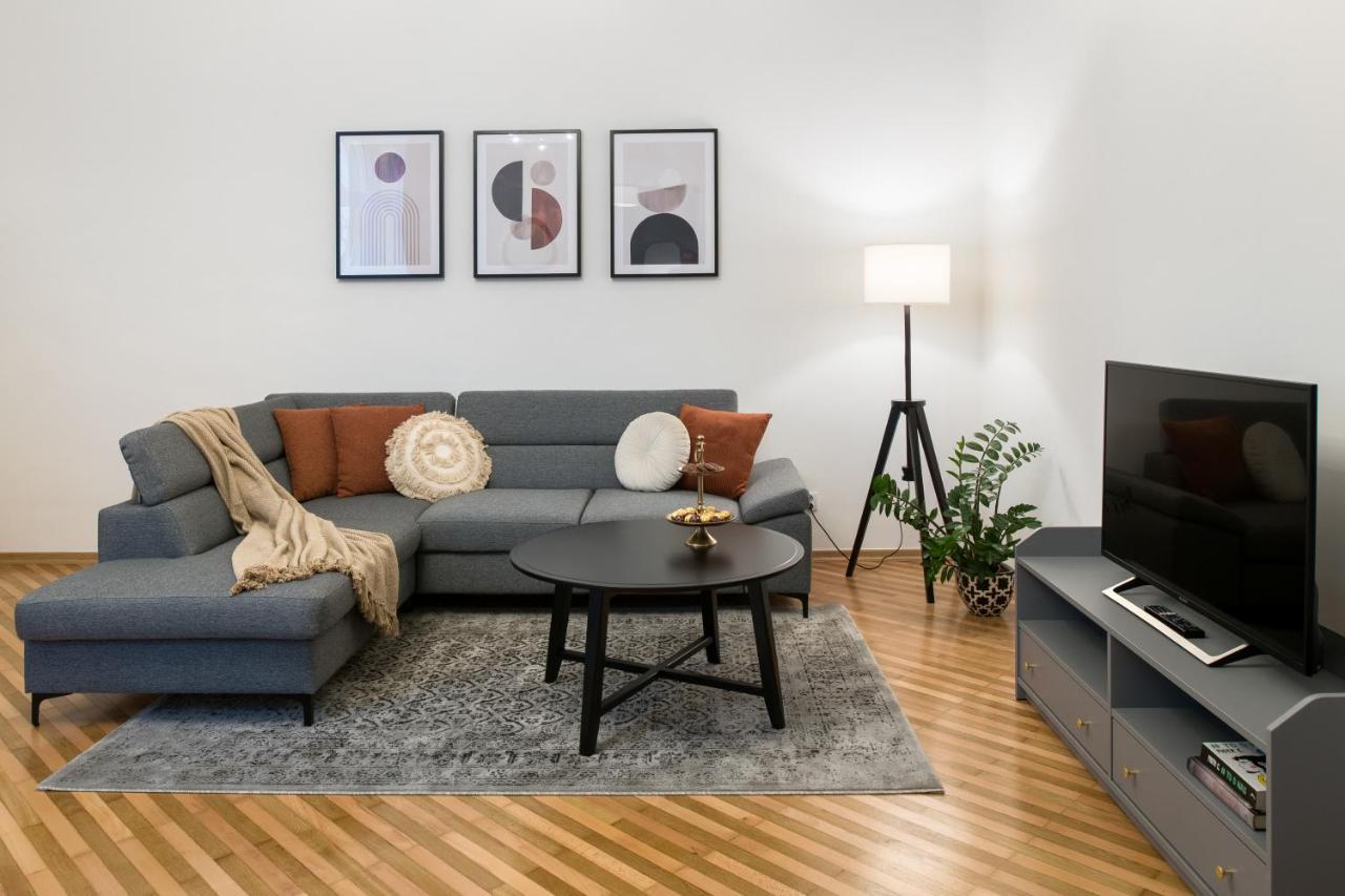 Wawelove Pilsudskiego - 3 Bedroom Apt. With Balcony And Free Parking! Kraków Exteriör bild