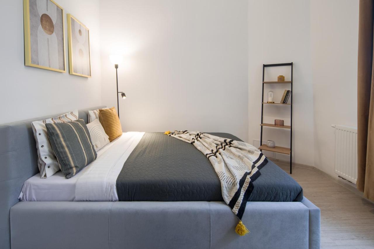 Wawelove Pilsudskiego - 3 Bedroom Apt. With Balcony And Free Parking! Kraków Exteriör bild