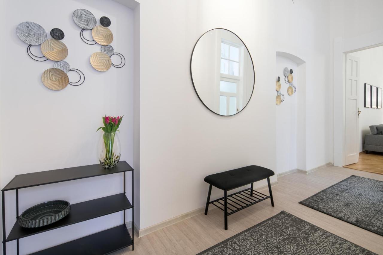 Wawelove Pilsudskiego - 3 Bedroom Apt. With Balcony And Free Parking! Kraków Exteriör bild