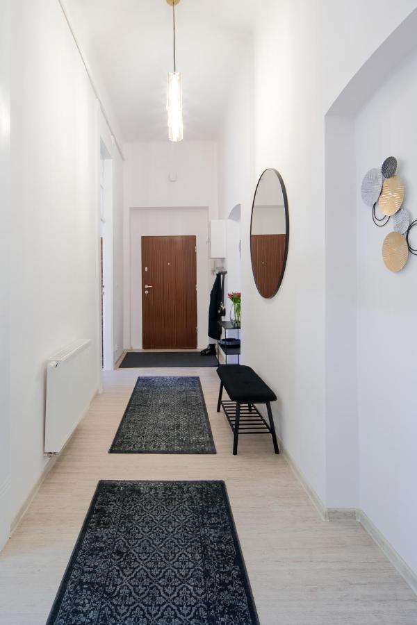 Wawelove Pilsudskiego - 3 Bedroom Apt. With Balcony And Free Parking! Kraków Exteriör bild