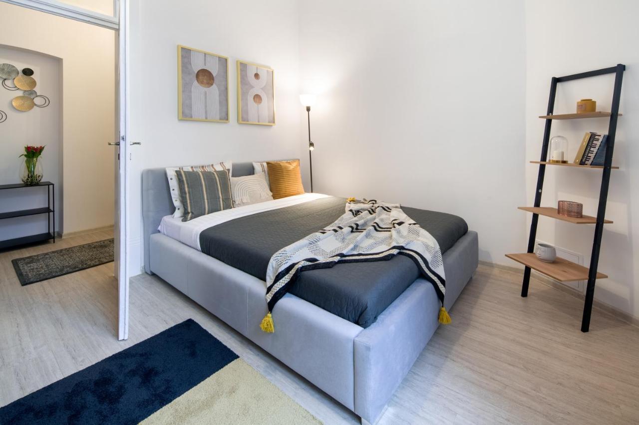 Wawelove Pilsudskiego - 3 Bedroom Apt. With Balcony And Free Parking! Kraków Exteriör bild
